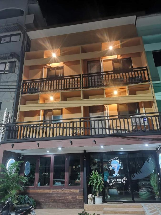 Captain Joe Cafe & Hostel HHQ Esterno foto